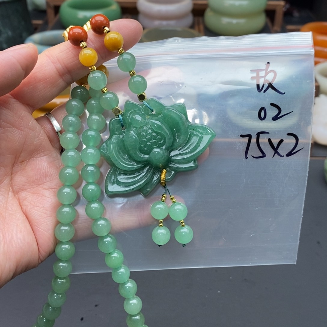 石英质玉吊坠加链未镶嵌