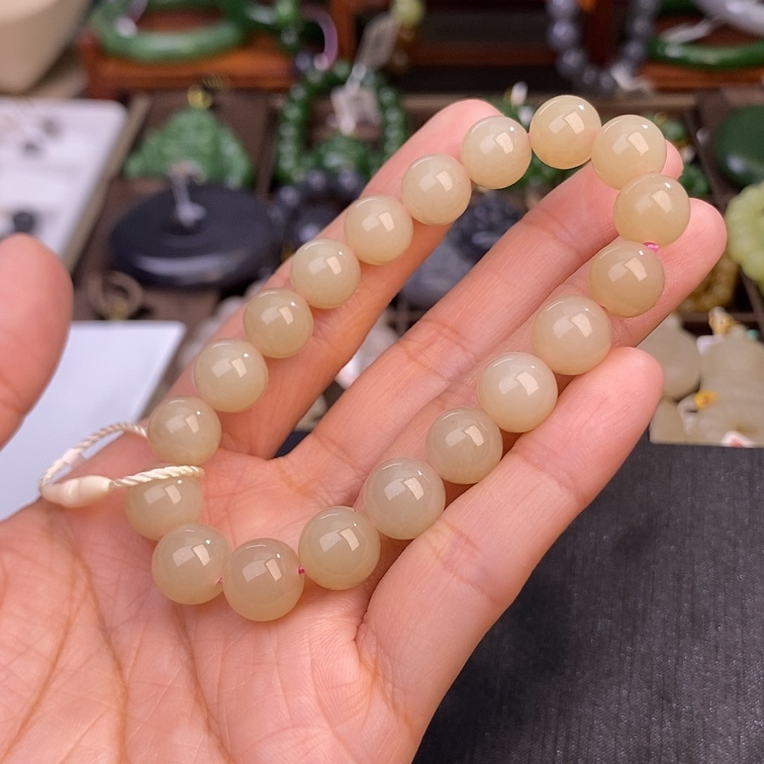 和田玉熟藕粉老料珠串清货价约9MM未镶嵌