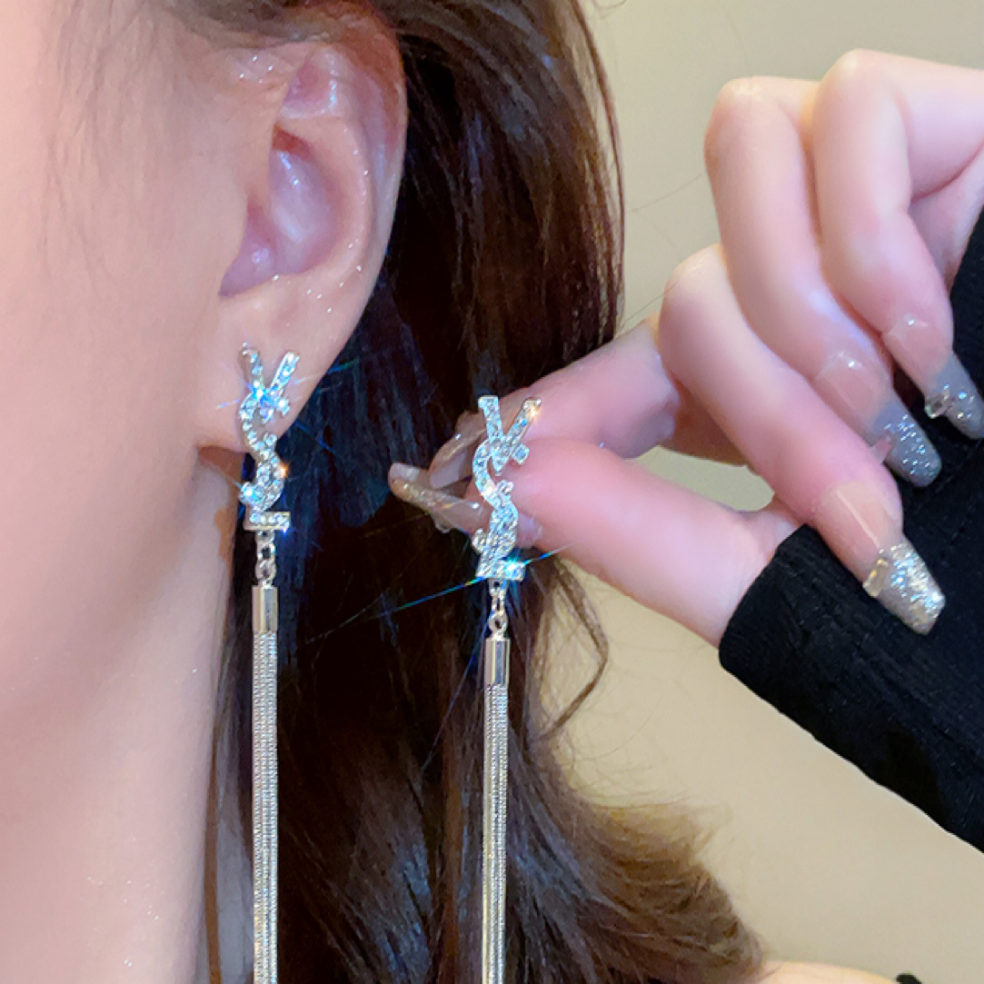 合金耳饰 字母镶钻流苏耳环女轻奢时尚长款耳钉气质新款高级耳饰