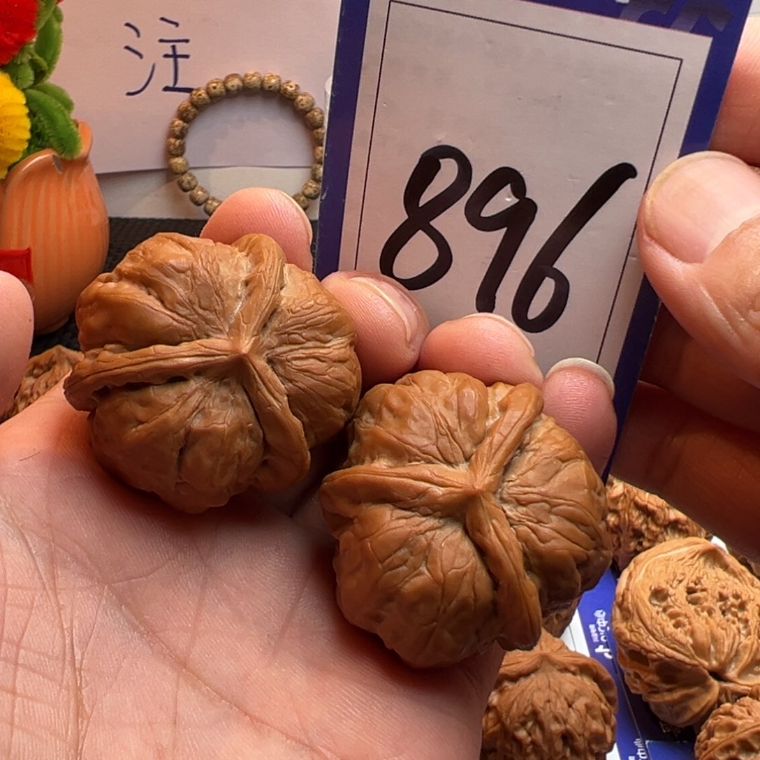 文玩核桃把件蛤蟆头三棱39尺寸896号