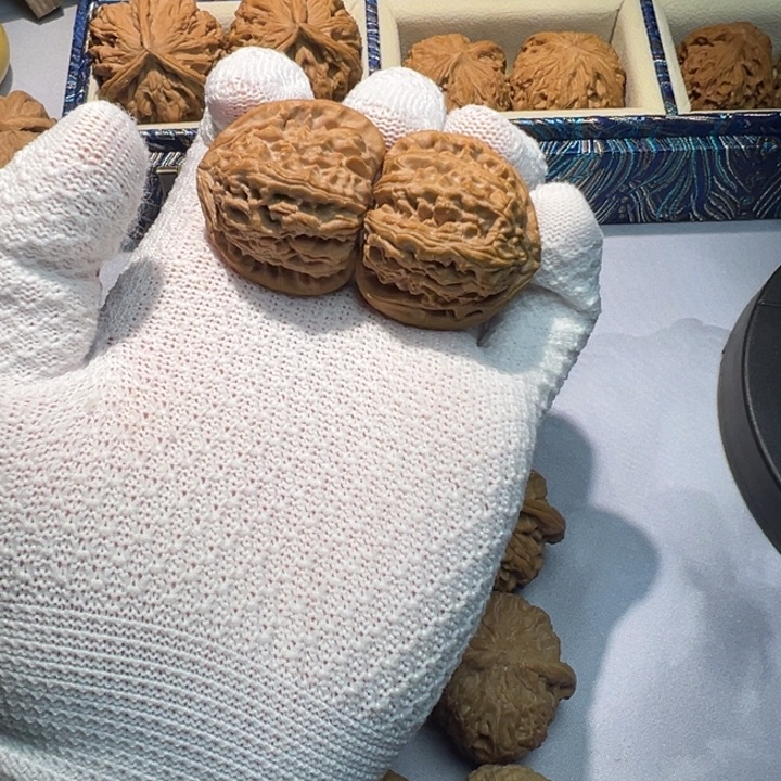 H***A吊坠文玩核桃全品三角白