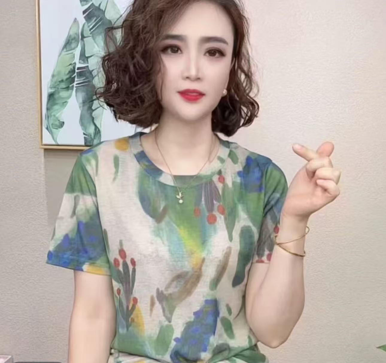 2025夏季薄款大码休闲气质百搭减龄显瘦圆领短袖新款时设计感T恤