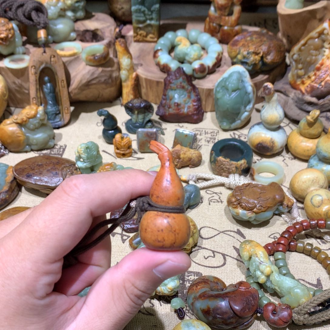 岫岩河磨玉（透闪石质玉）挂件未镶嵌