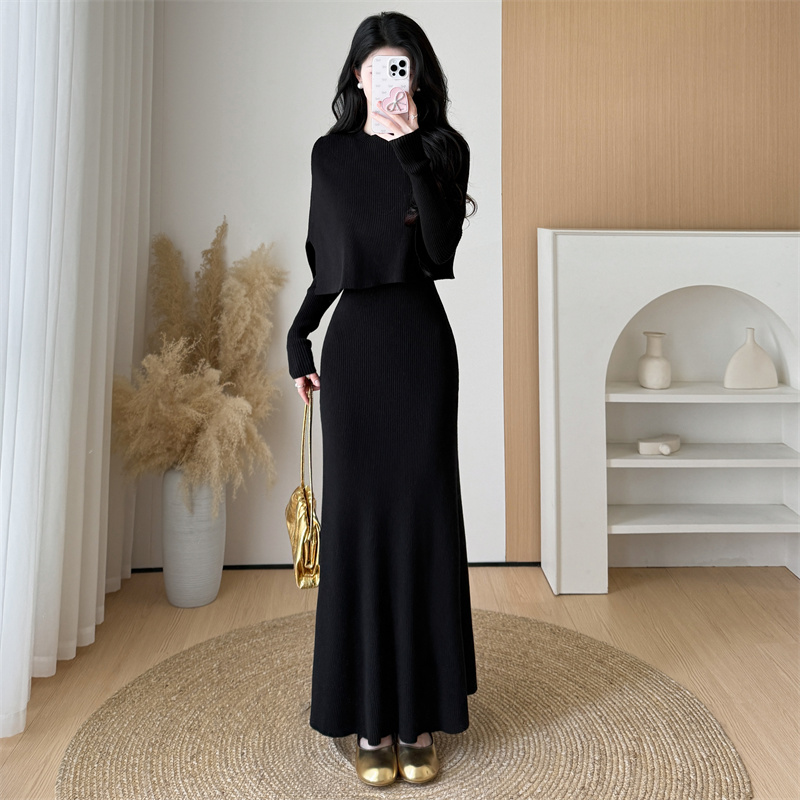 #9049设计感v领针织连衣裙女秋冬气质收腰裙子优雅配大衣毛衣长裙