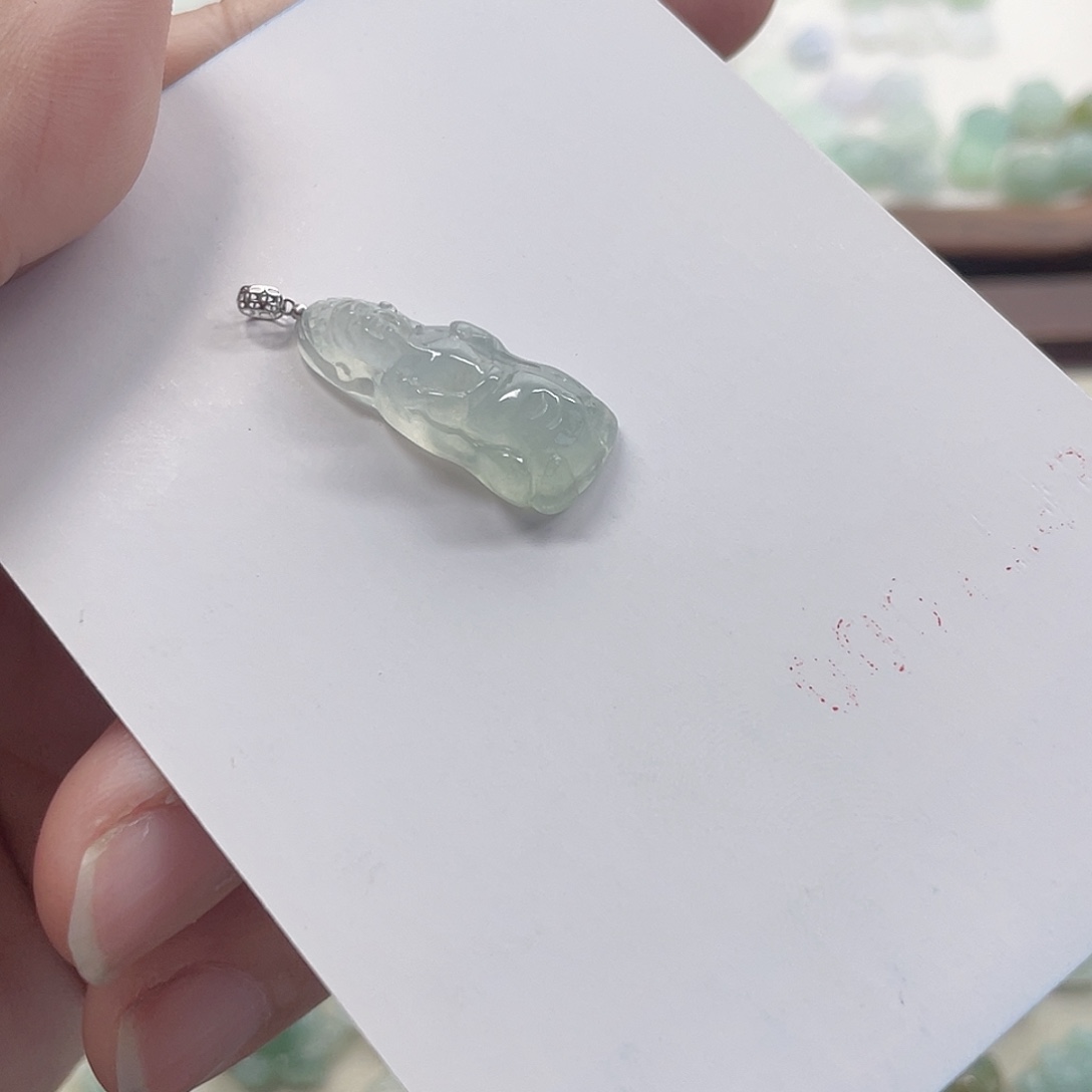 紫***墨翡翠未镶嵌颈饰冰财神