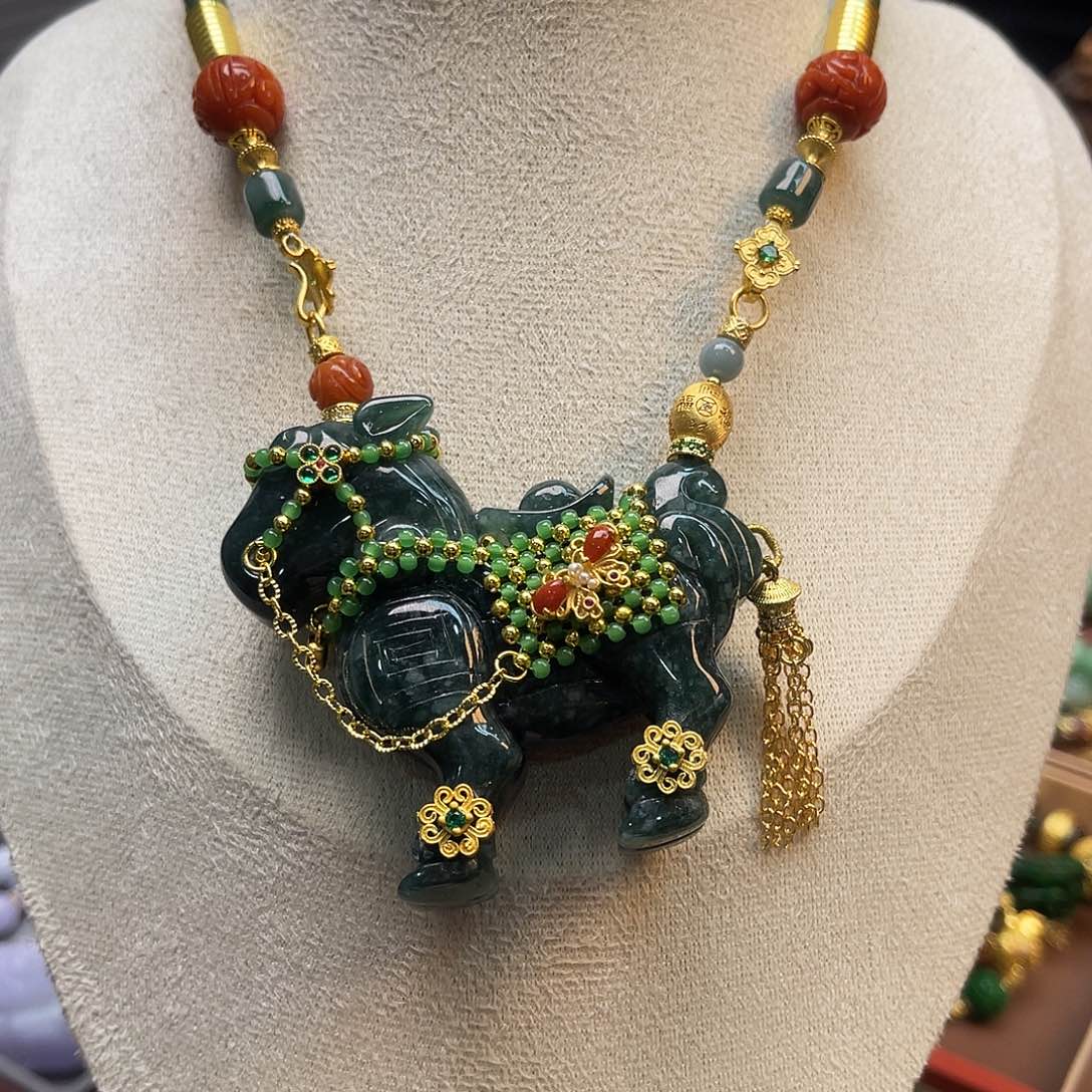 翡翠未镶嵌吊坠(赠链)马上有钱