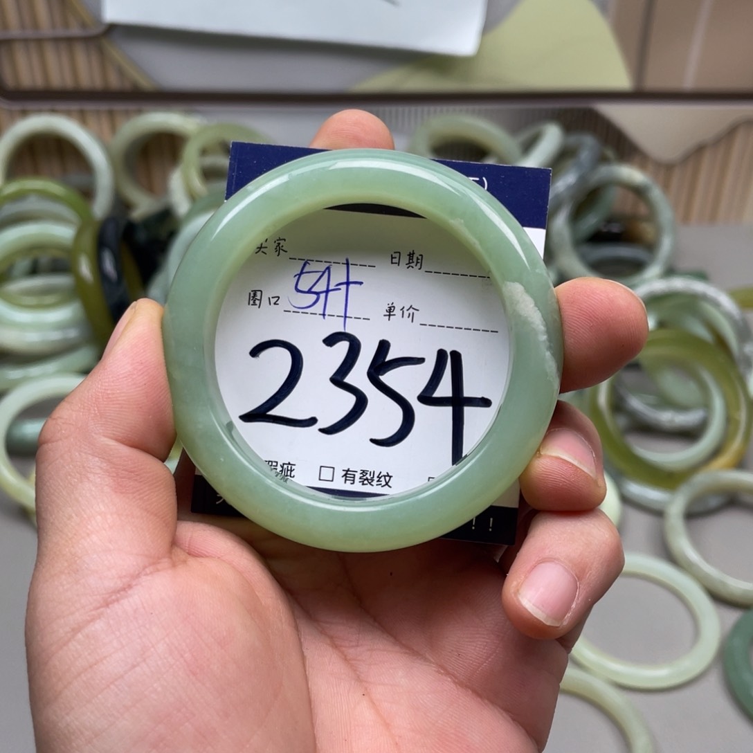 岫玉手镯手镯未镶嵌