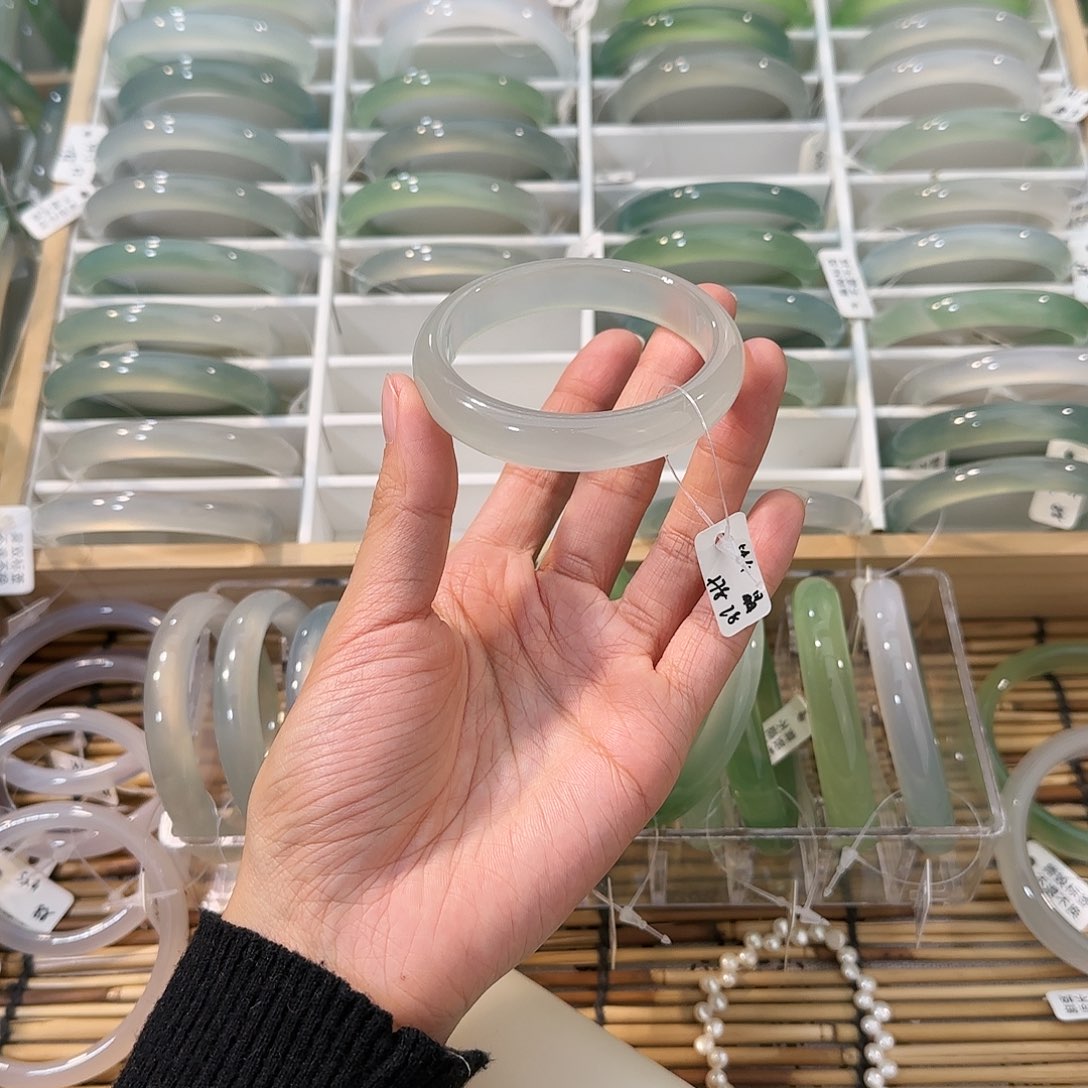 玛瑙/玉髓未镶嵌手镯圈口54.4