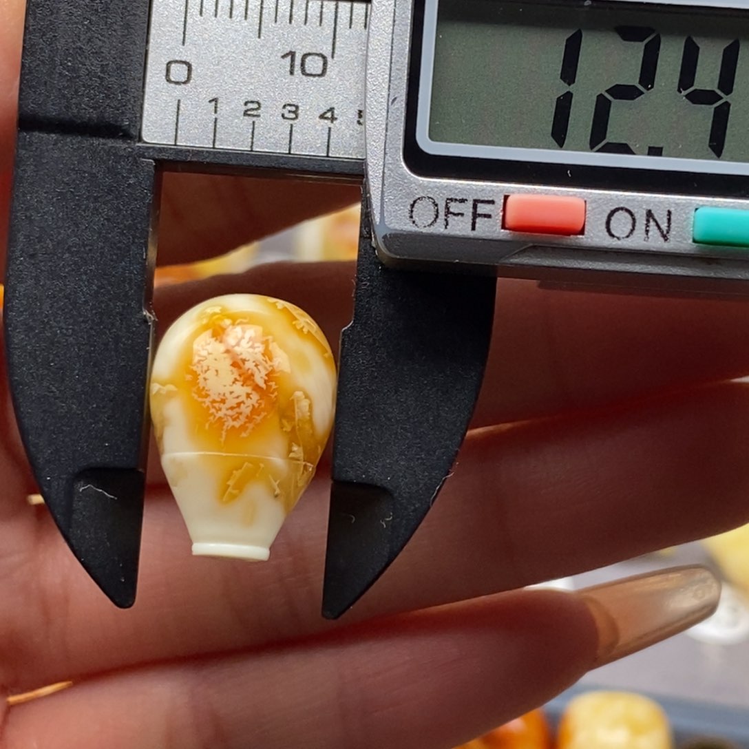 蜜蜡珠宝奇石未镶嵌