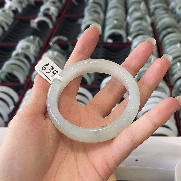 未镶嵌手镯石英岩玉