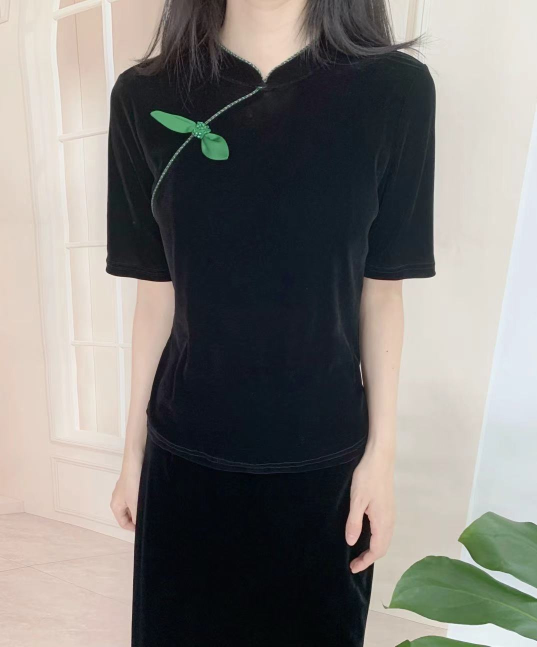 女士精品时尚打底衫