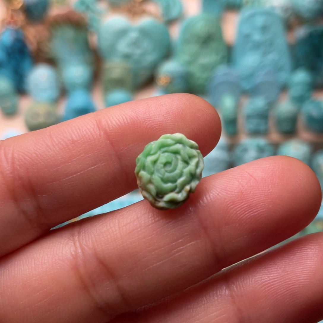 绿松石未镶嵌颈饰