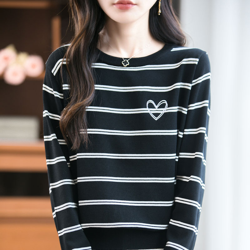 品牌女装正品韩版新款时尚条纹小爱心毛针织衫女上衣宽松百搭