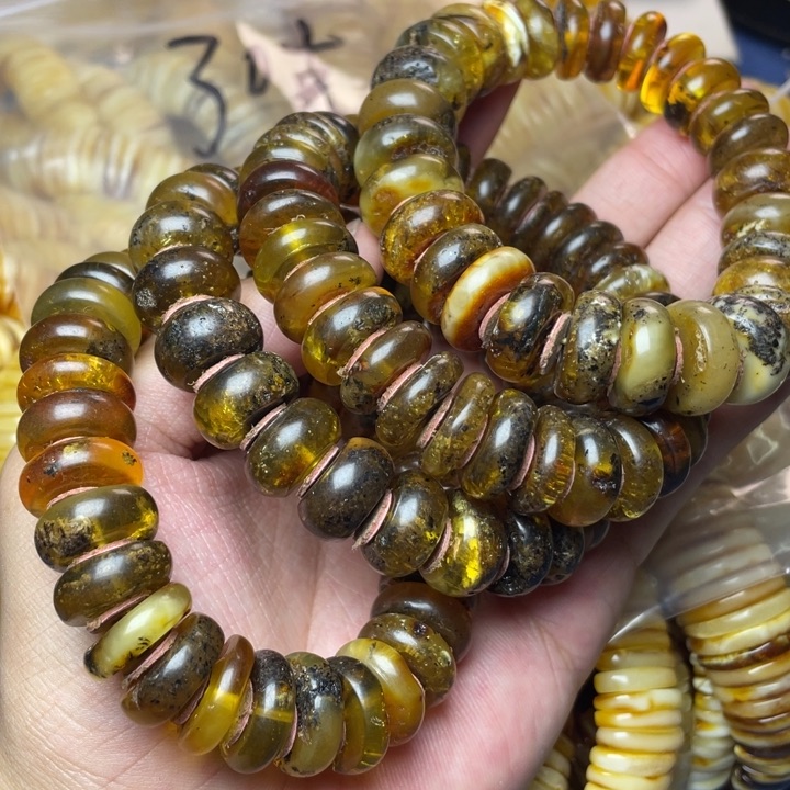 未镶嵌琥珀珠宝奇石