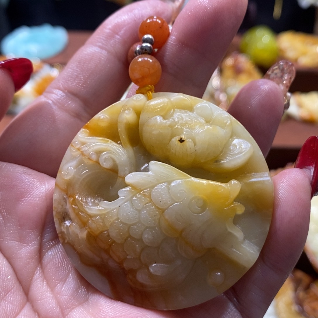 蛇纹石玉颈饰未镶嵌