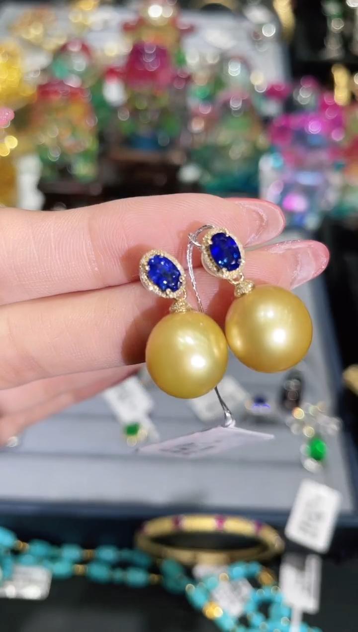 18K金镶嵌金色海水珍珠耳饰