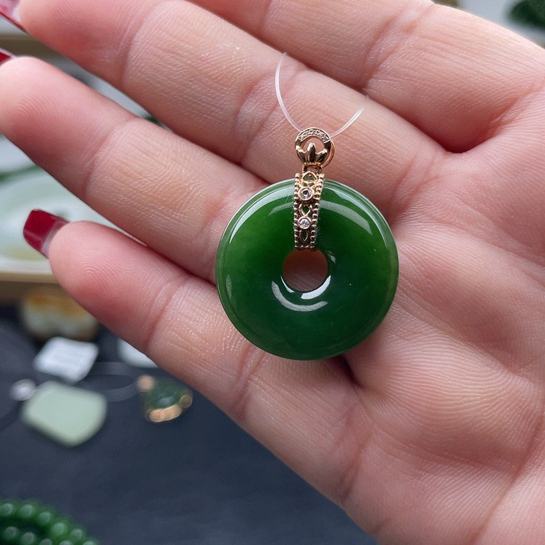 和田玉（碧玉）颈饰18K金镶嵌