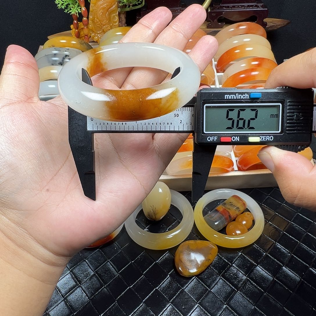 石英质玉（黄龙玉）未镶嵌手镯