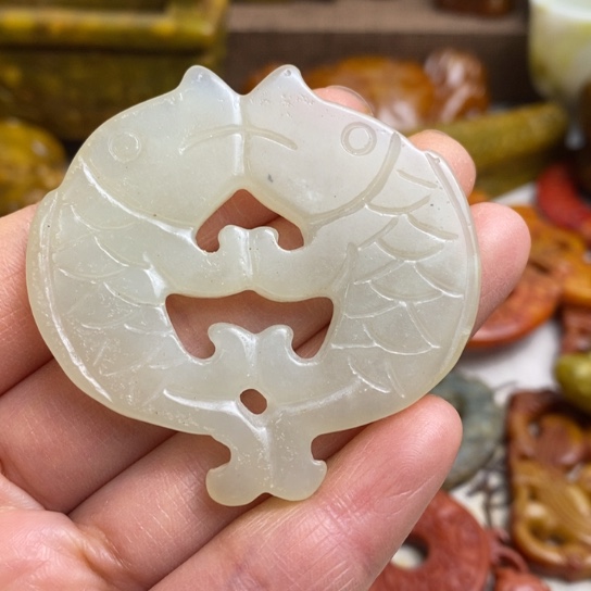 蛇纹石玉足铂镶嵌颈饰03