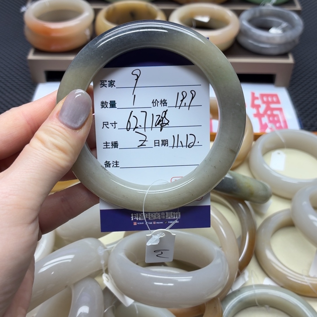石英质玉未镶嵌手镯