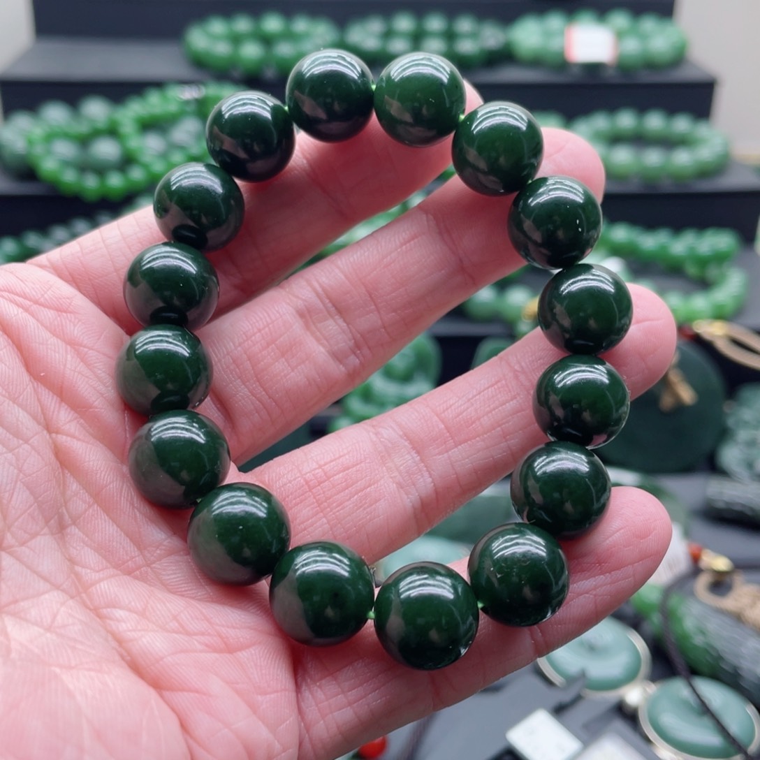 洒***生和田玉（碧玉）未镶嵌手链