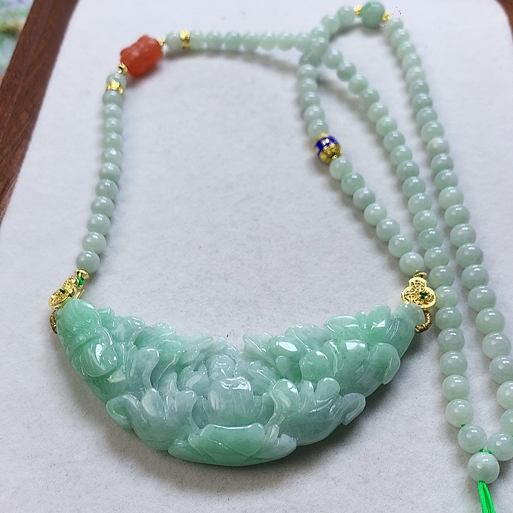 翡翠颈饰未镶嵌吊坠