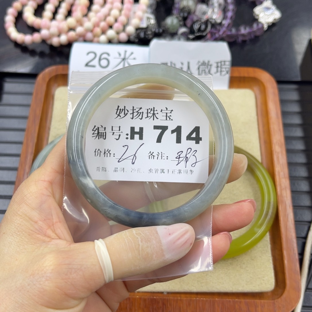硅化珊瑚（珊瑚玉）未镶嵌默认微瑕比****士