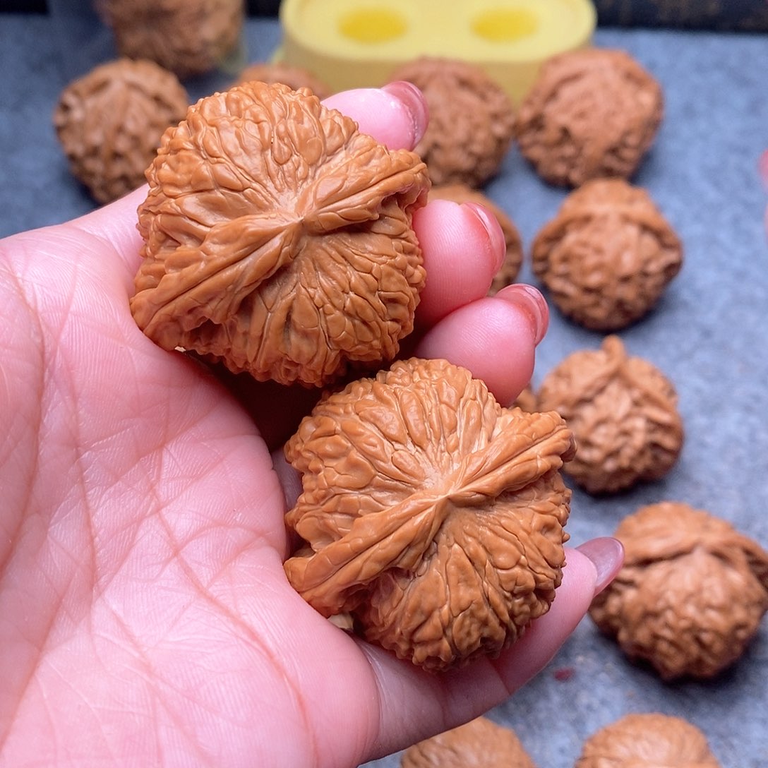 文玩核桃把件精品白狮子闷白44+全品