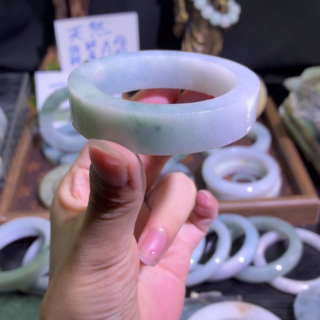 定制翡翠未镶嵌天然翡翠A货毛胚手镯