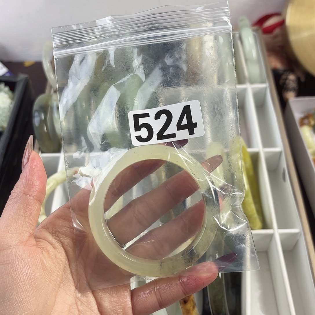 蛇纹石玉手镯未镶嵌刘****！