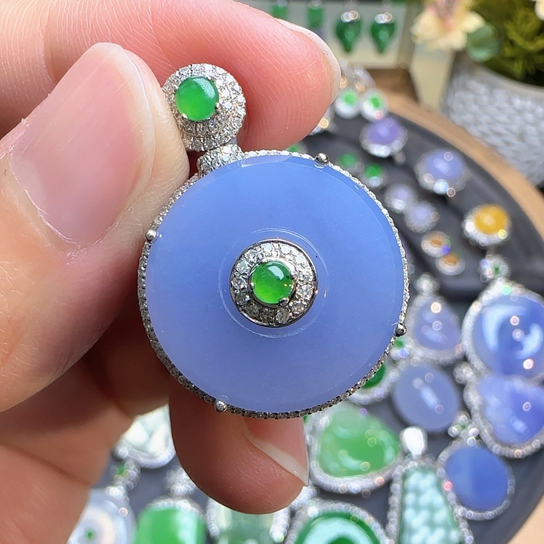 翡翠颈饰18K金镶嵌翡翠颈饰18K金镶嵌