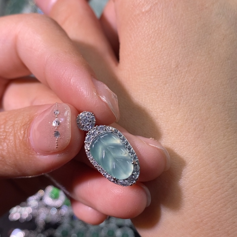 【闪购商品】翡翠颈饰未镶嵌天然