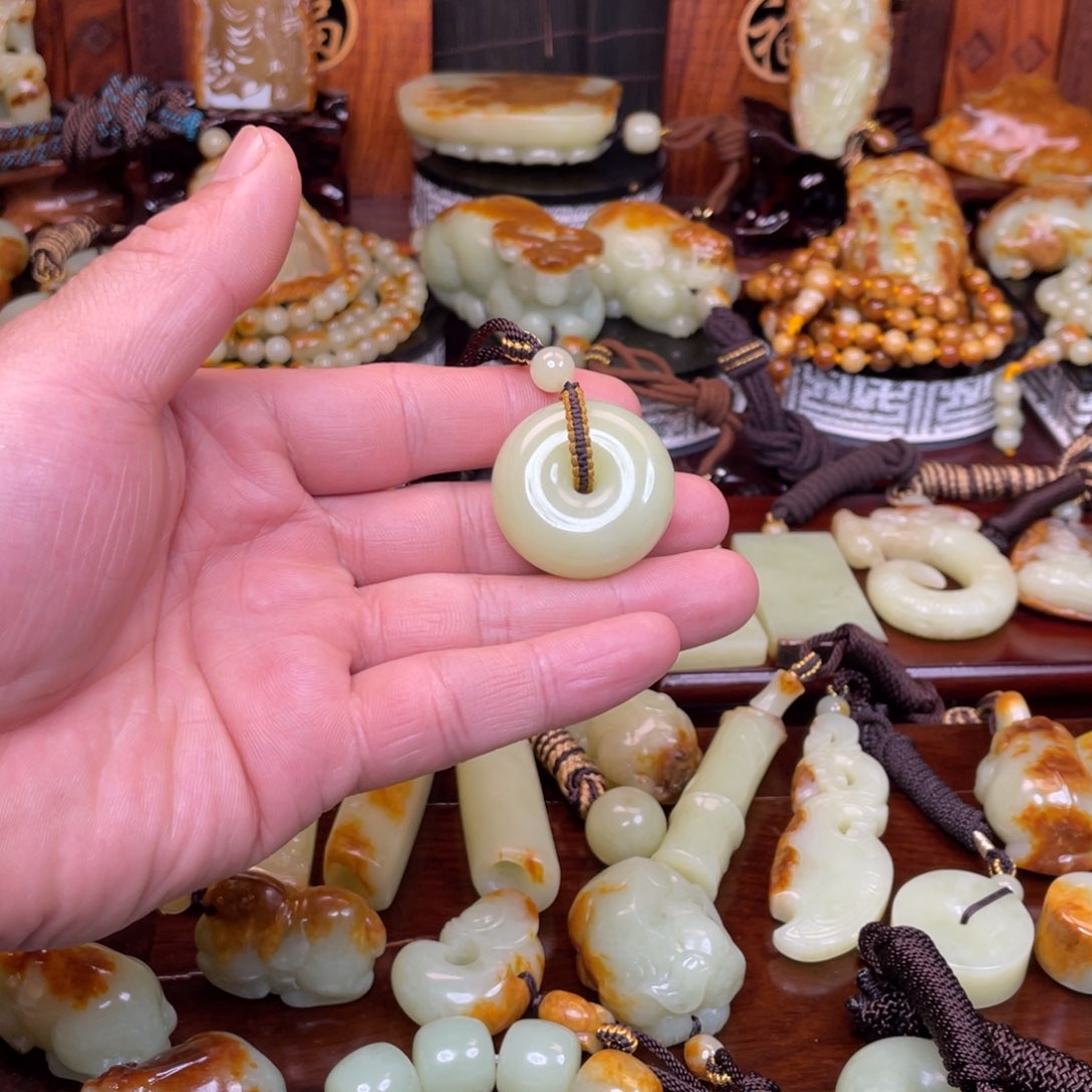 岫岩老玉（透闪石质玉）吊坠(不含链)未镶嵌