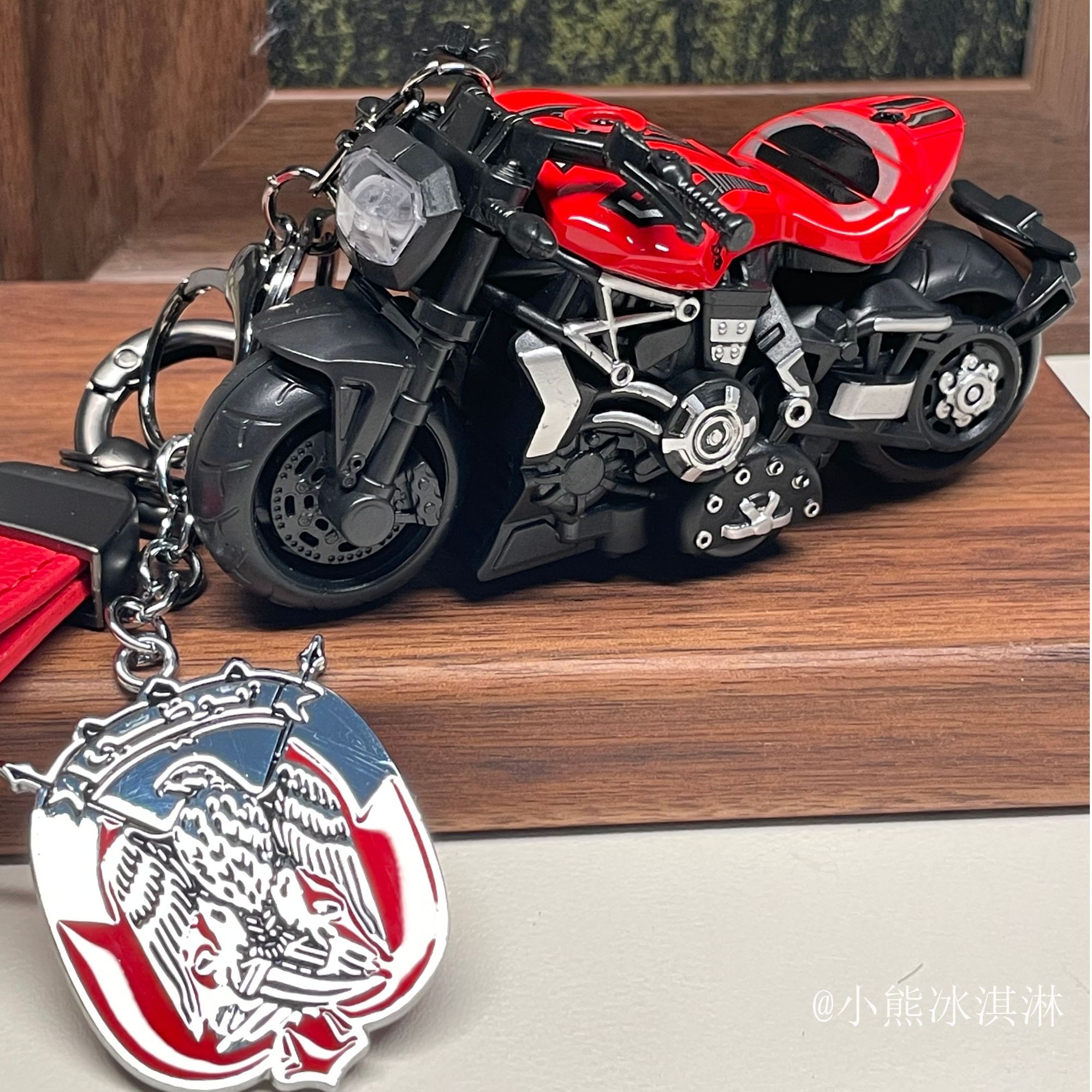 DIY汽车模型钥匙扣挂件创意摩托车钥匙链炫酷书包挂饰