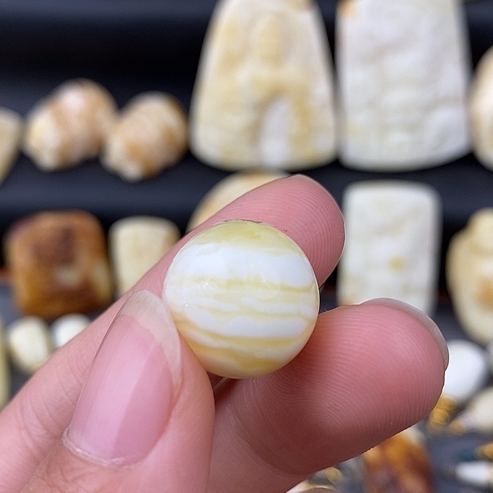 琥珀未镶嵌裸石16.9圆珠c983