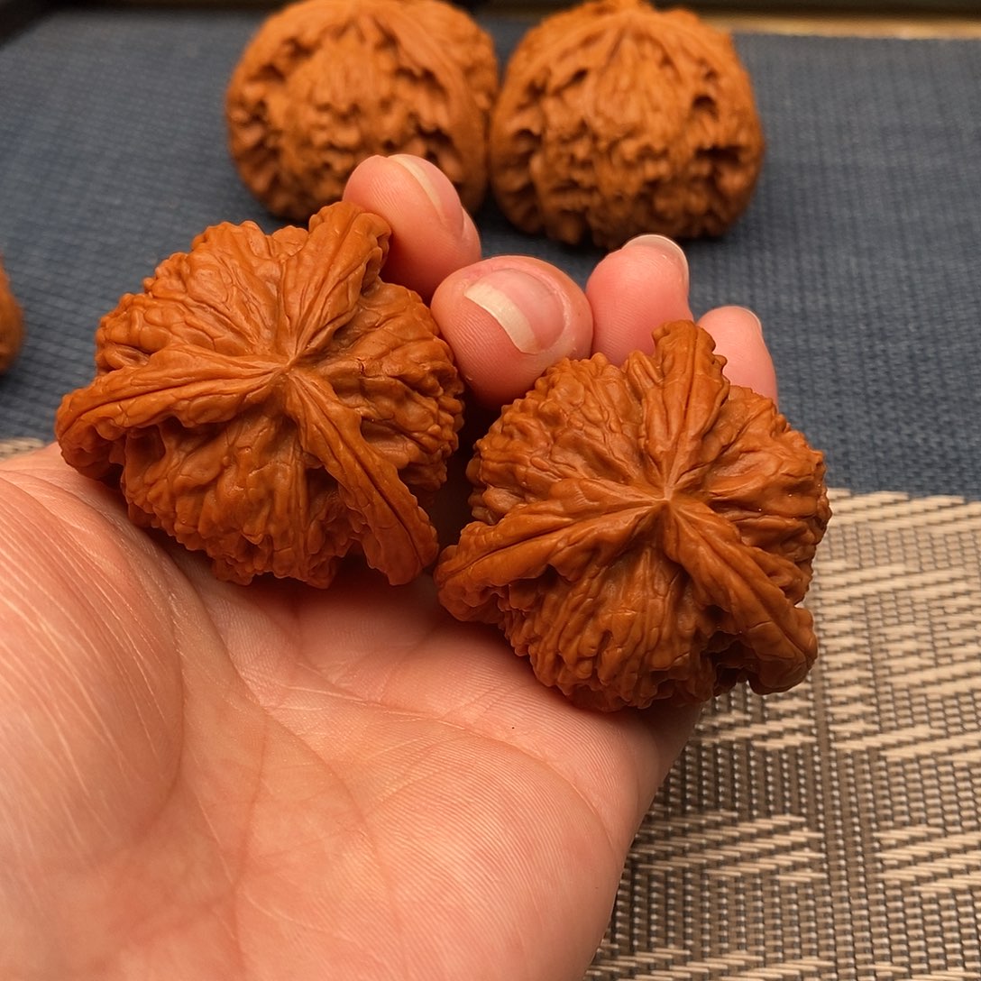 众***美文玩核桃吊坠三棱