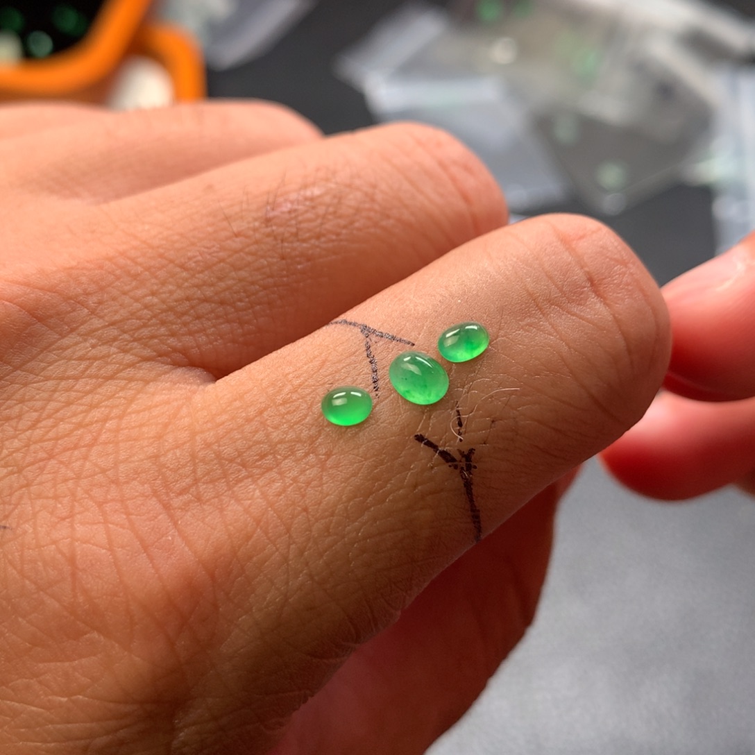 翡翠未镶嵌耳饰翡翠