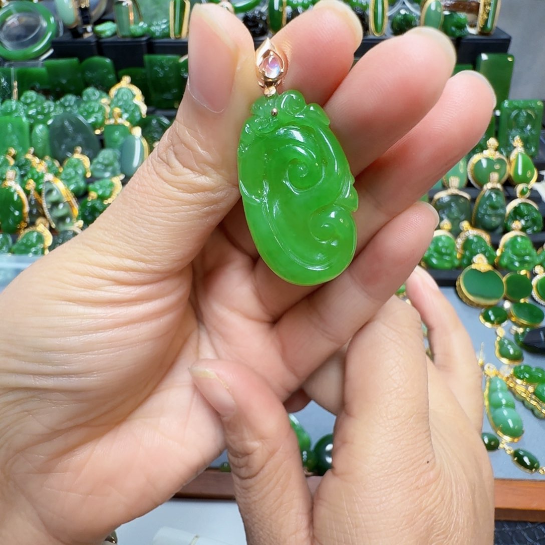 和田玉（碧玉）颈饰18K金镶嵌小*