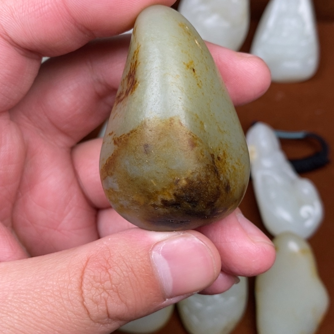 和田玉颈饰未镶嵌皮*