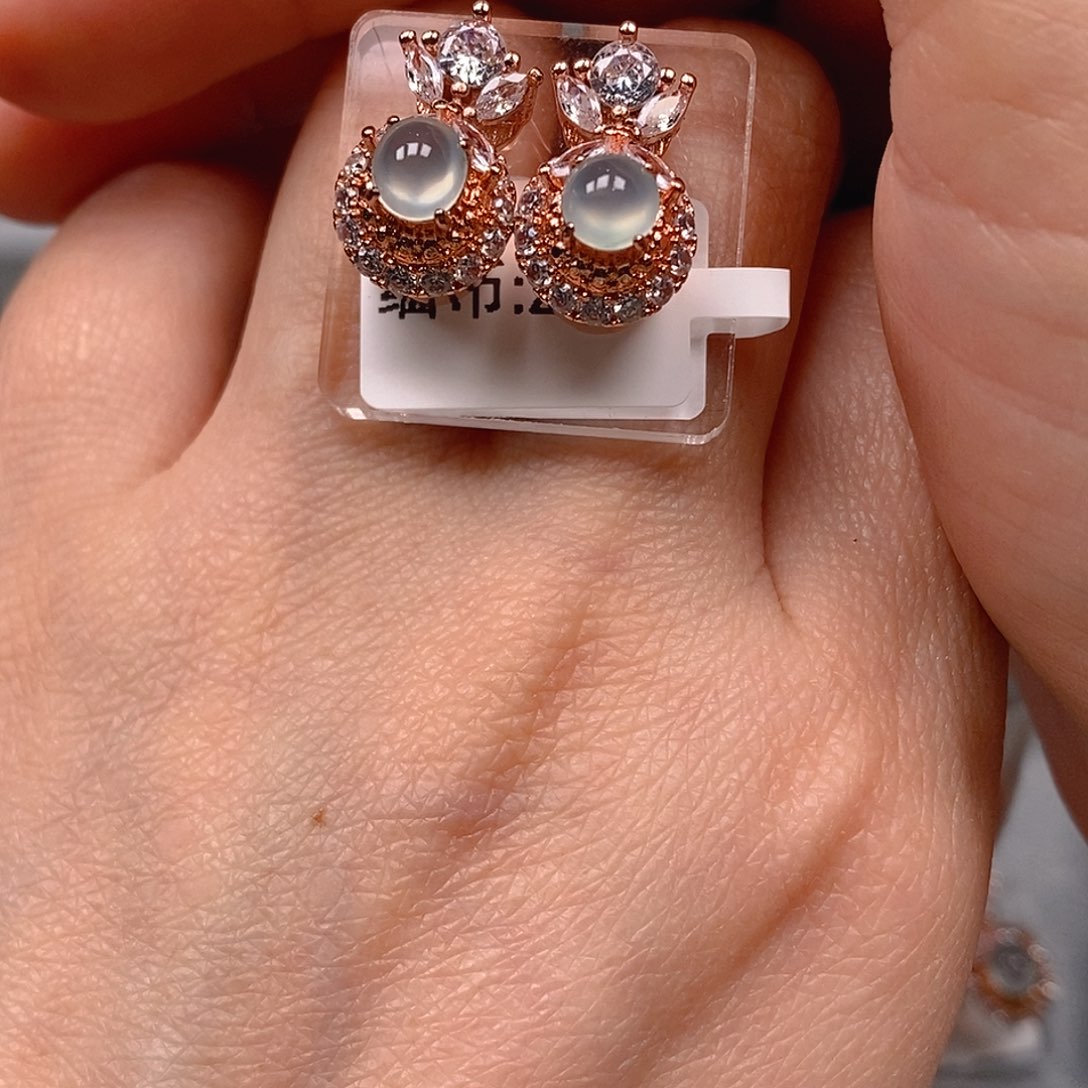 翡翠耳饰未镶嵌翡翠蛋面