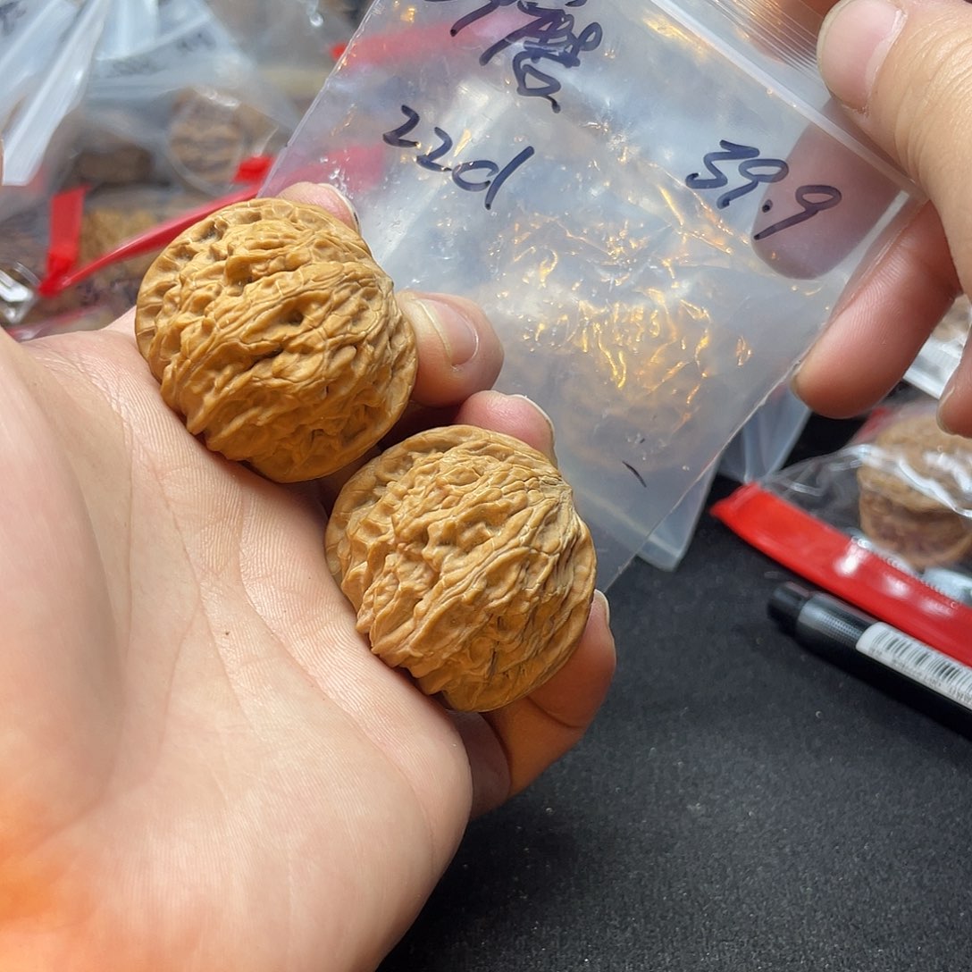 z***d文玩核桃把件磨盘