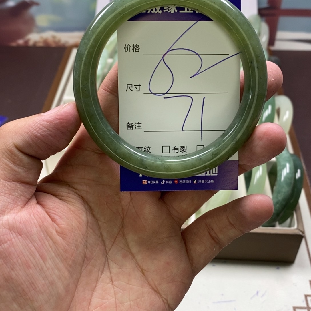 蛇纹石玉手镯未镶嵌