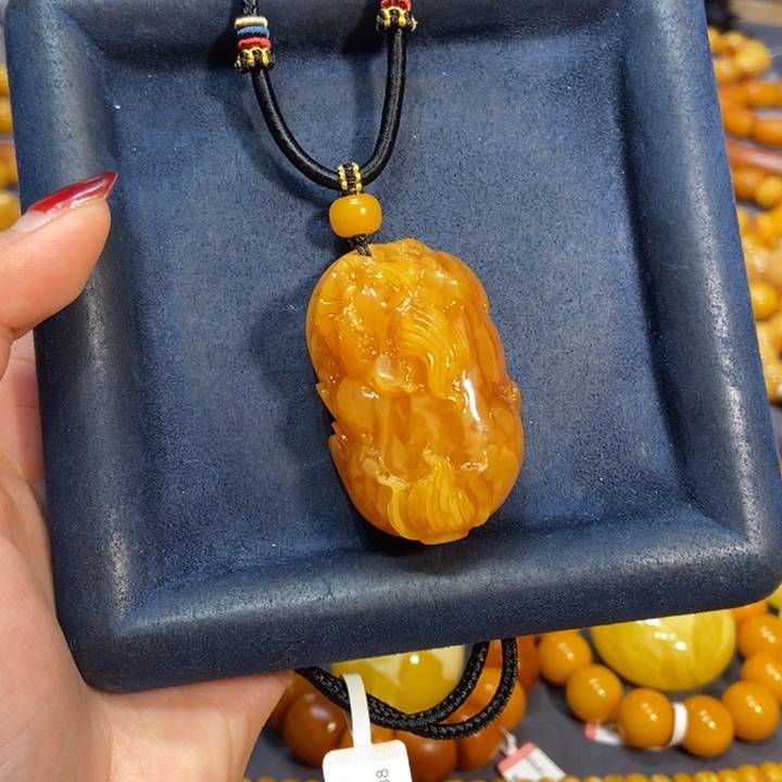 琥珀吊坠(赠链)未镶嵌蜜蜡