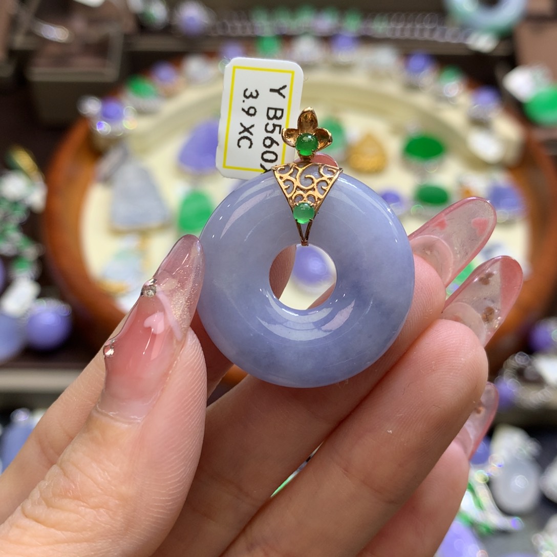 翡翠颈饰18K金镶嵌翡翠