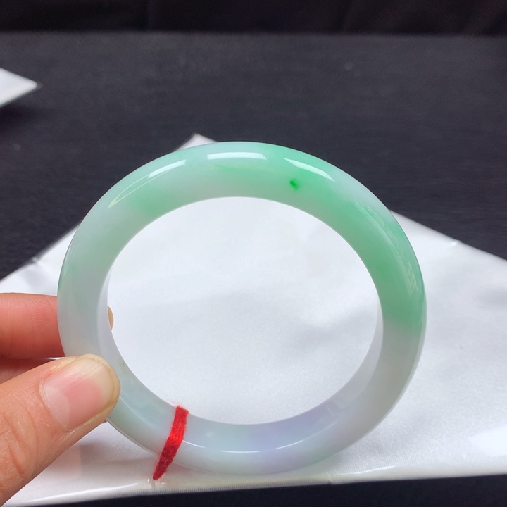 翡翠手镯未镶嵌59圈