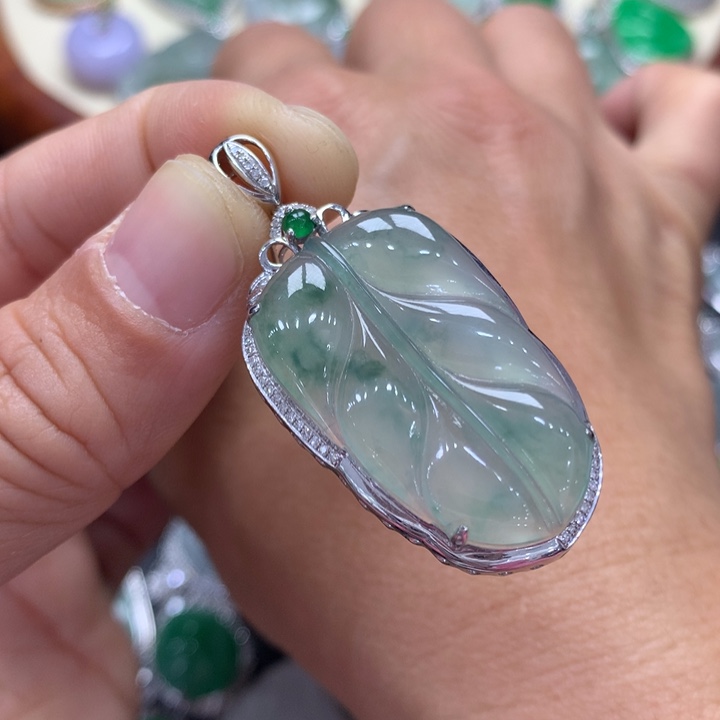 翡翠吊坠(不含链)18K金镶嵌