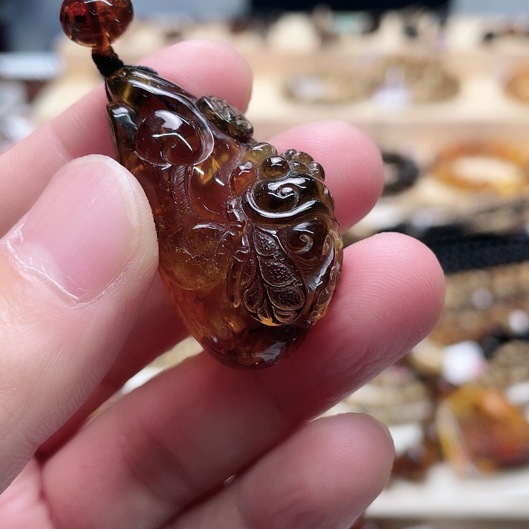 琥珀裸石未镶嵌大