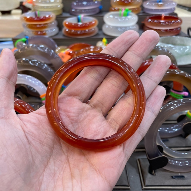 玛瑙手镯桔红色正圈