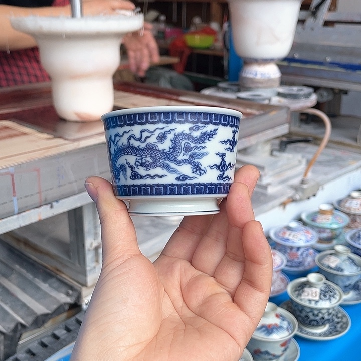 猛****人青花釉下彩杯子哈