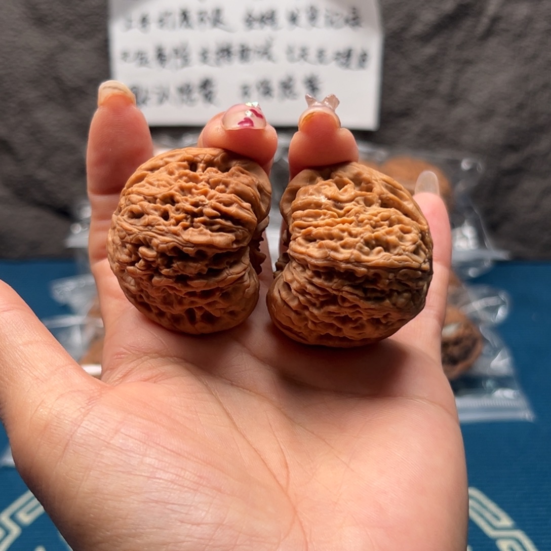 陈***喽文玩核桃把件南疆42.5黄点